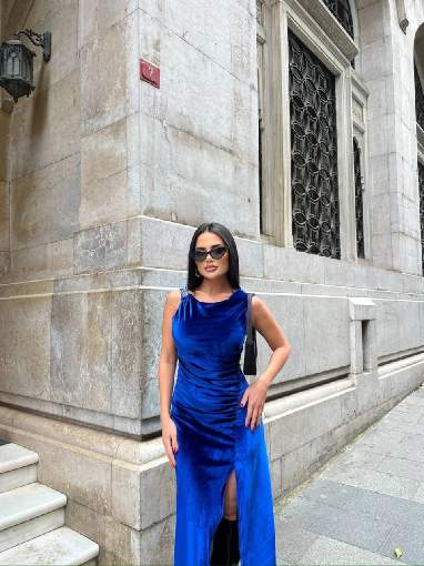 867 AKSESUARLI KADİFE ELBİSE SAKS MAVİSİ