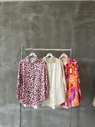 30991-Ç1 GOLD DÜĞMELİ ÇİZGİLİ SATEN GÖMLEK BEJ