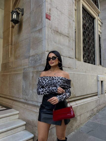 3749-2 MADONNA YAKA DESENLİ BLUZ EKRU