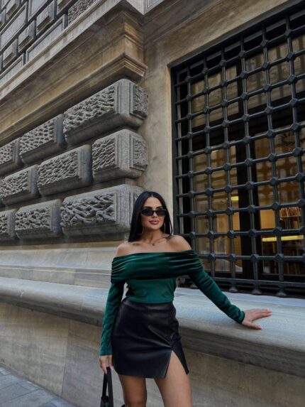 3749-3 MADONNA YAKA KADİFE BLUZ ZÜMRÜT YEŞİLİ