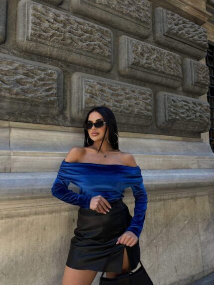 3749-3 MADONNA YAKA KADİFE BLUZ SAKS MAVİSİ