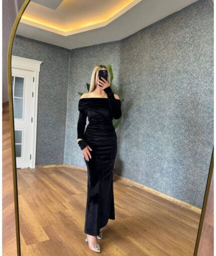 890 MADONNA YAKA KADİFE ELBİSE SİYAH