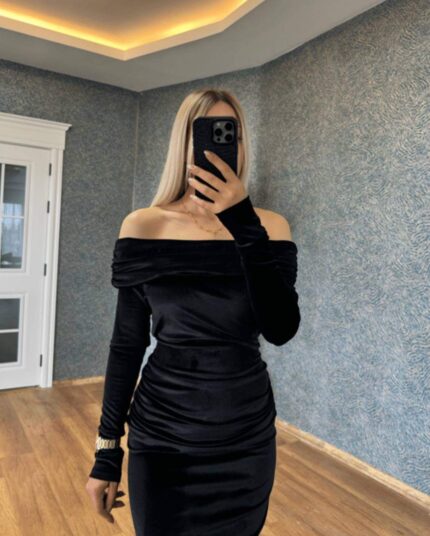 890 MADONNA YAKA KADİFE ELBİSE SİYAH